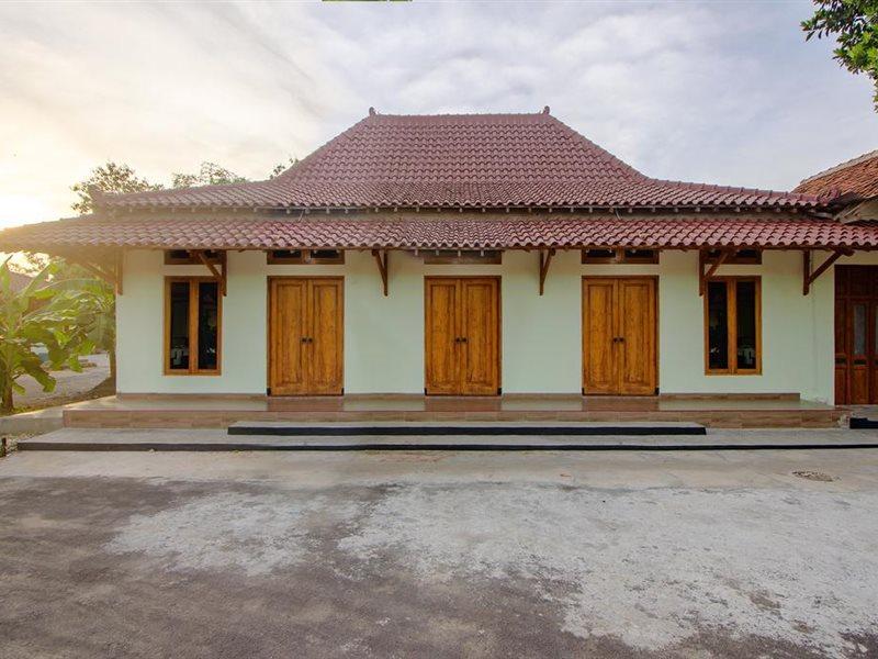 Reddoorz Syariah Near Alun Alun Wonosari Hotel Exterior photo