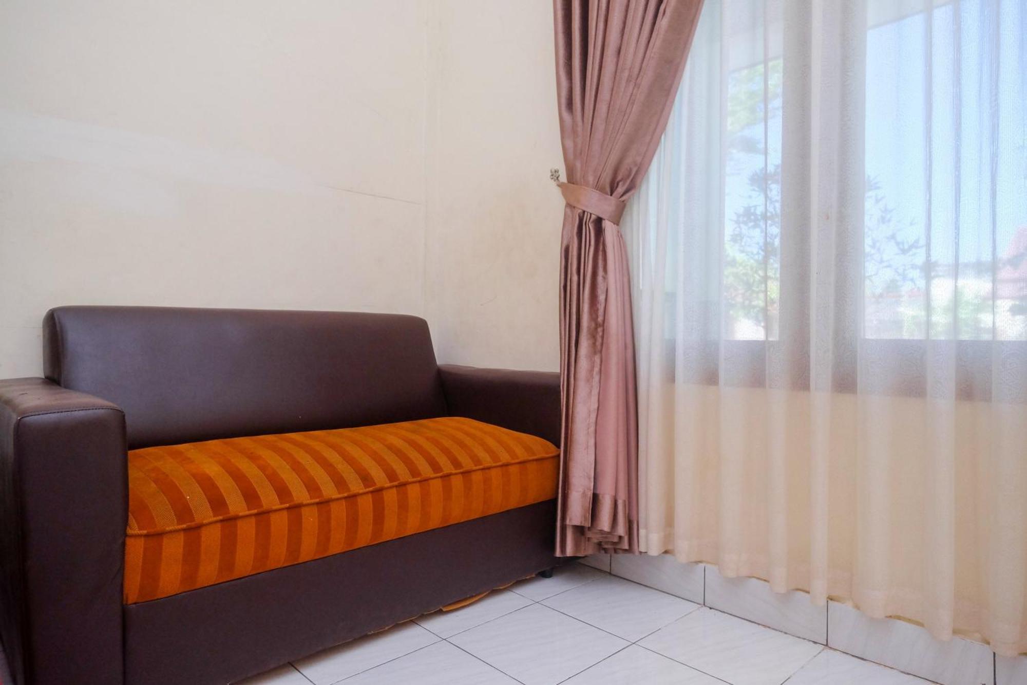 Reddoorz Syariah Near Alun Alun Wonosari Hotel Exterior photo