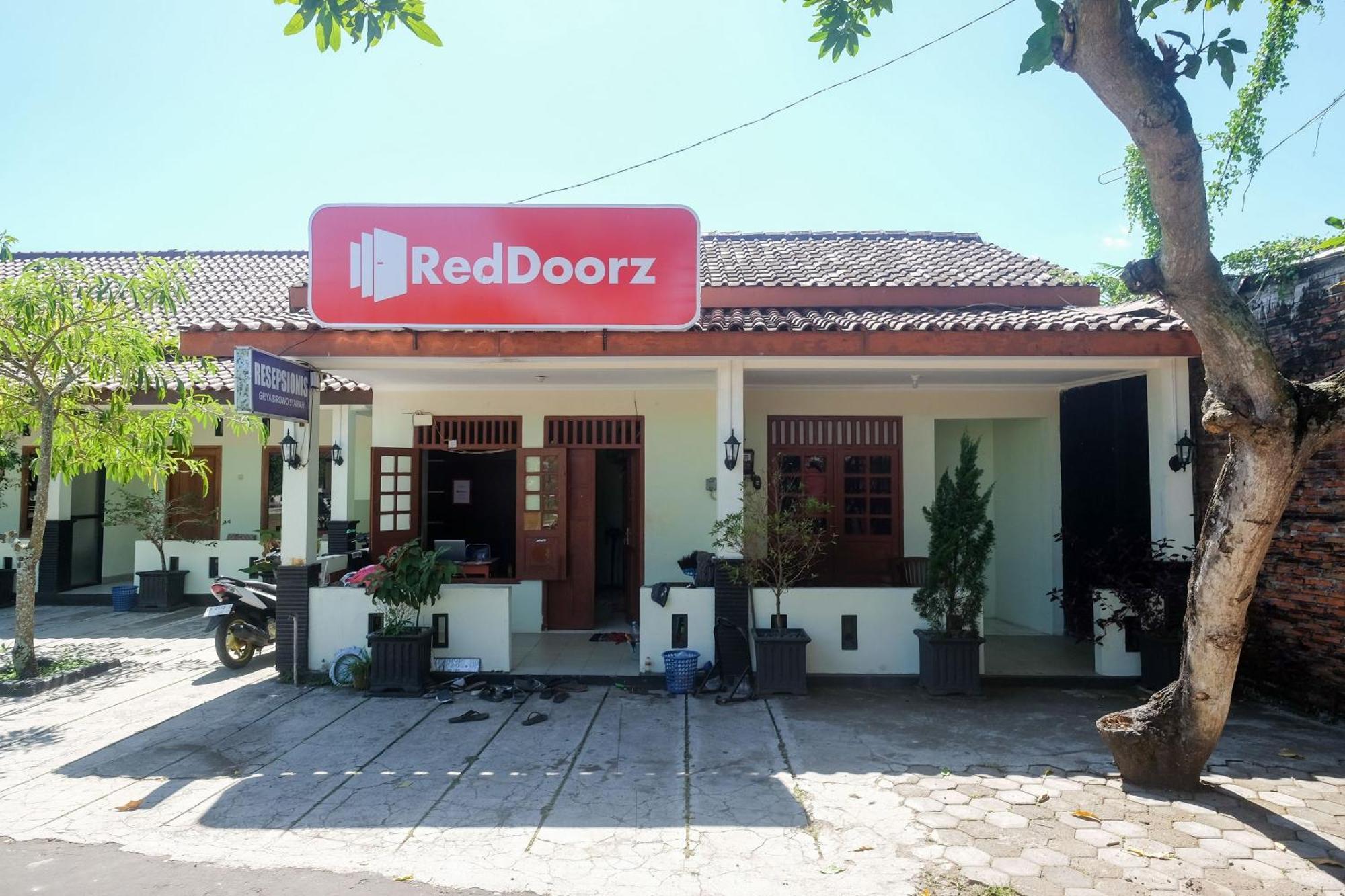 Reddoorz Syariah Near Alun Alun Wonosari Hotel Exterior photo
