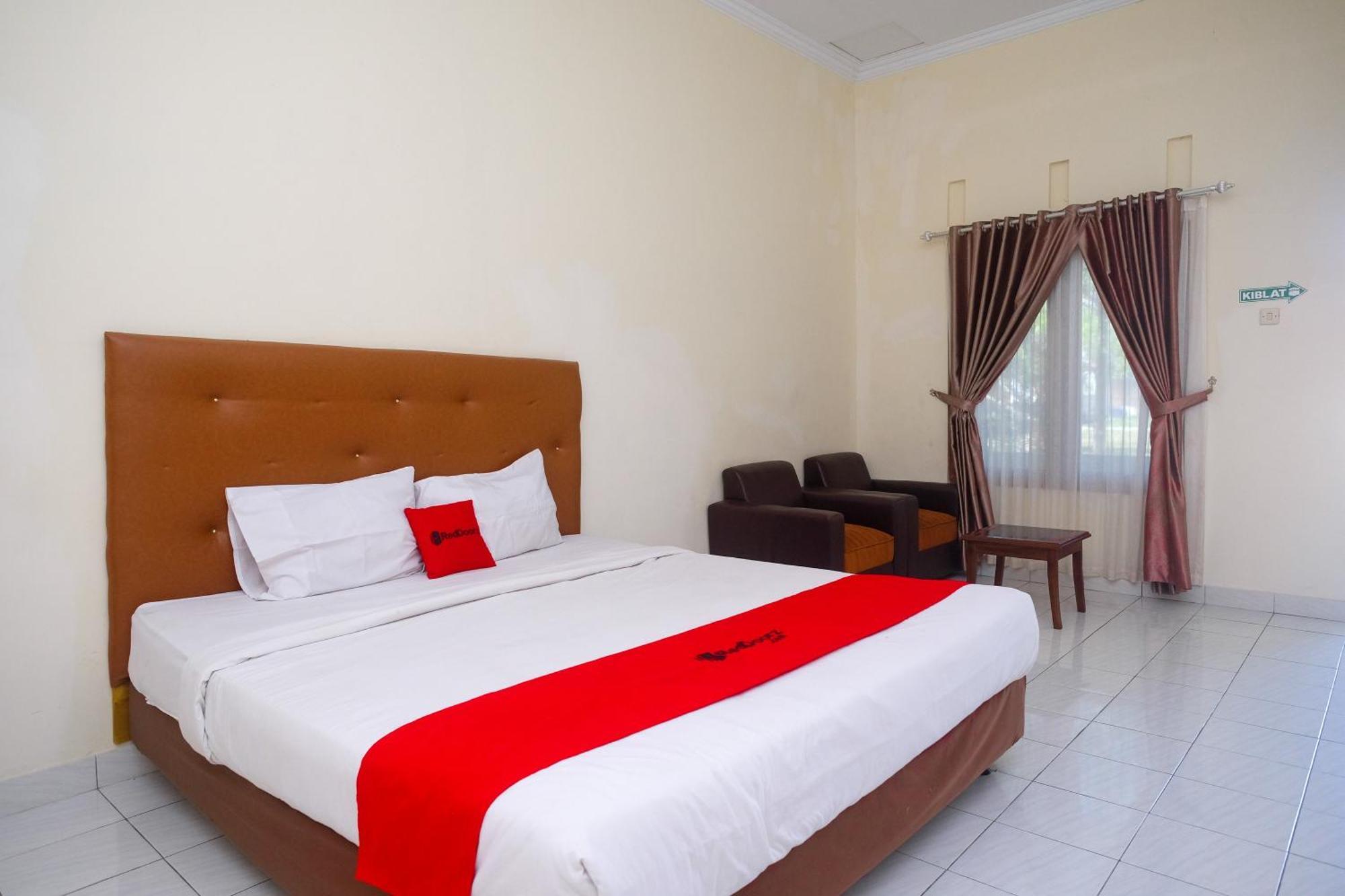 Reddoorz Syariah Near Alun Alun Wonosari Hotel Exterior photo