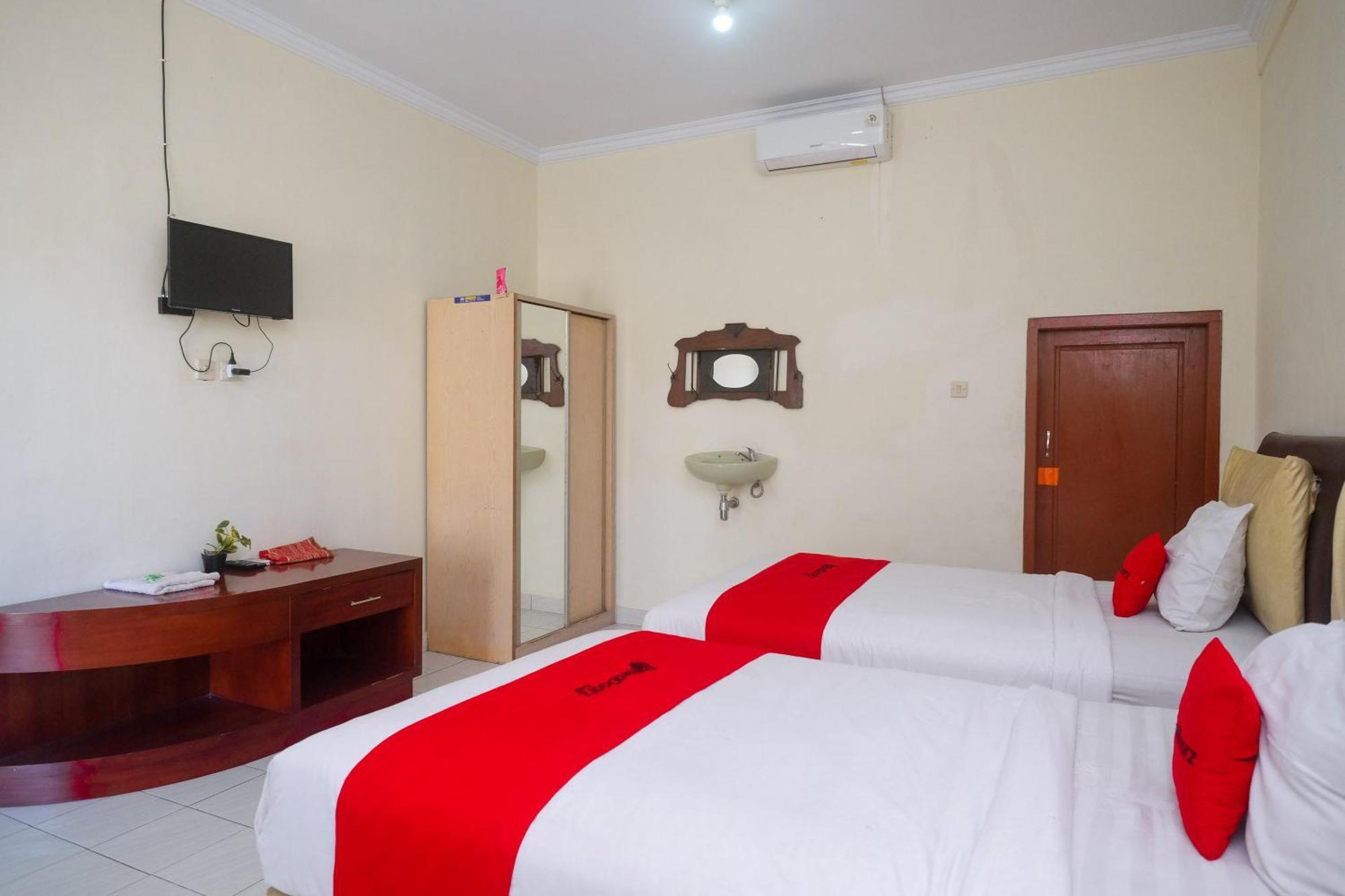 Reddoorz Syariah Near Alun Alun Wonosari Hotel Exterior photo